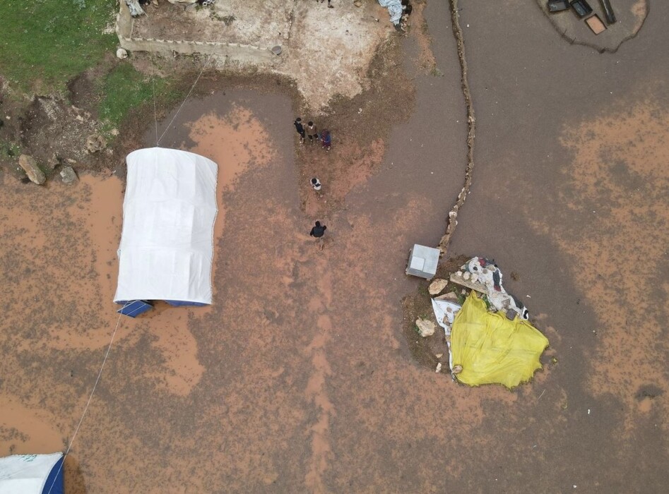 Heavy rain floods refugee tents Heavy rain floods refugee tents