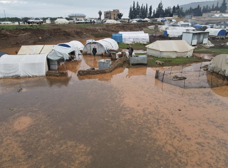 Heavy rain floods refugee tents