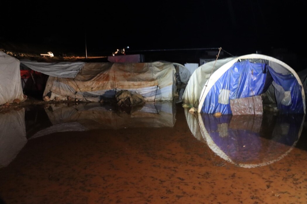 Heavy rain floods refugee tents Heavy rain floods refugee tents