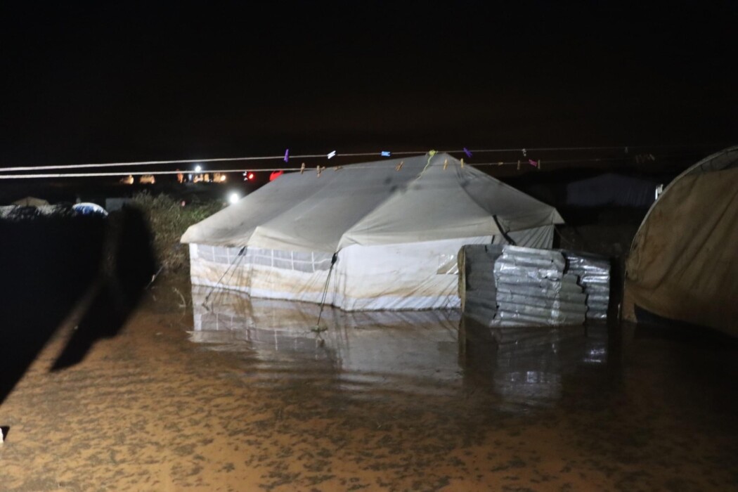 Heavy rain floods refugee tents Heavy rain floods refugee tents