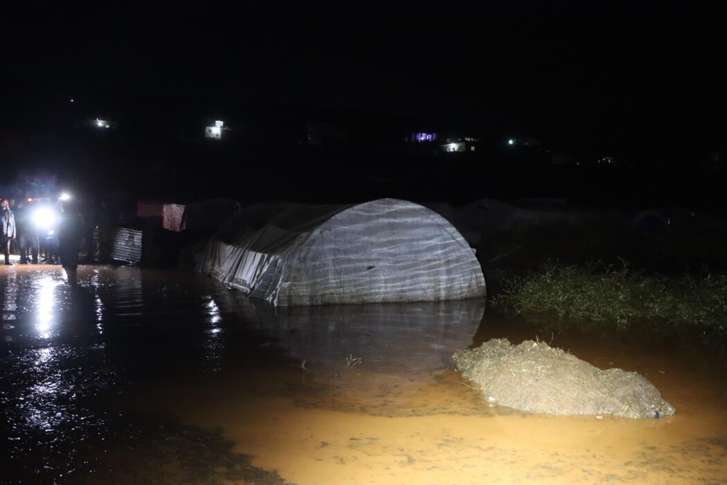 Heavy rain floods refugee tents Heavy rain floods refugee tents